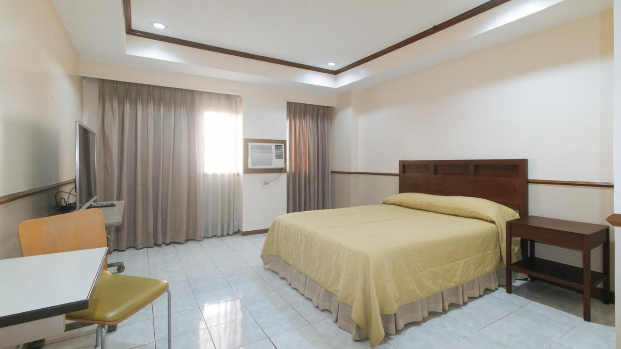 Garden Plaza Hotel Manila Exterior photo