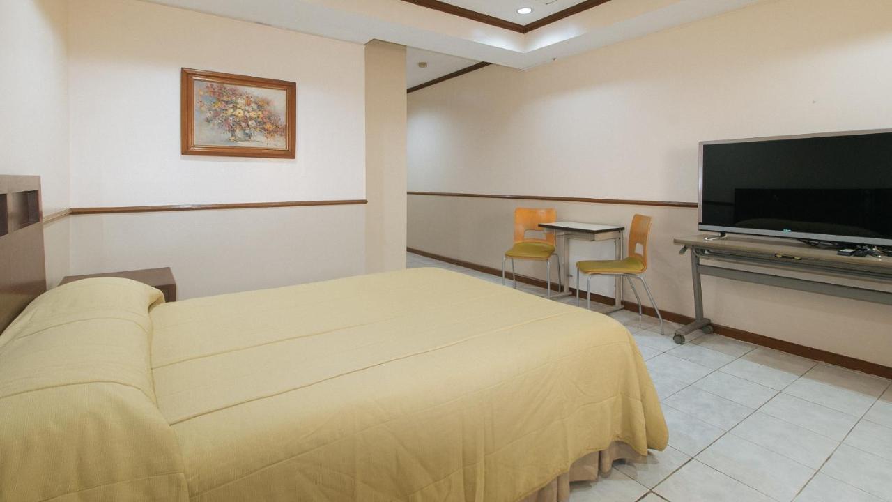 Garden Plaza Hotel Manila Exterior photo